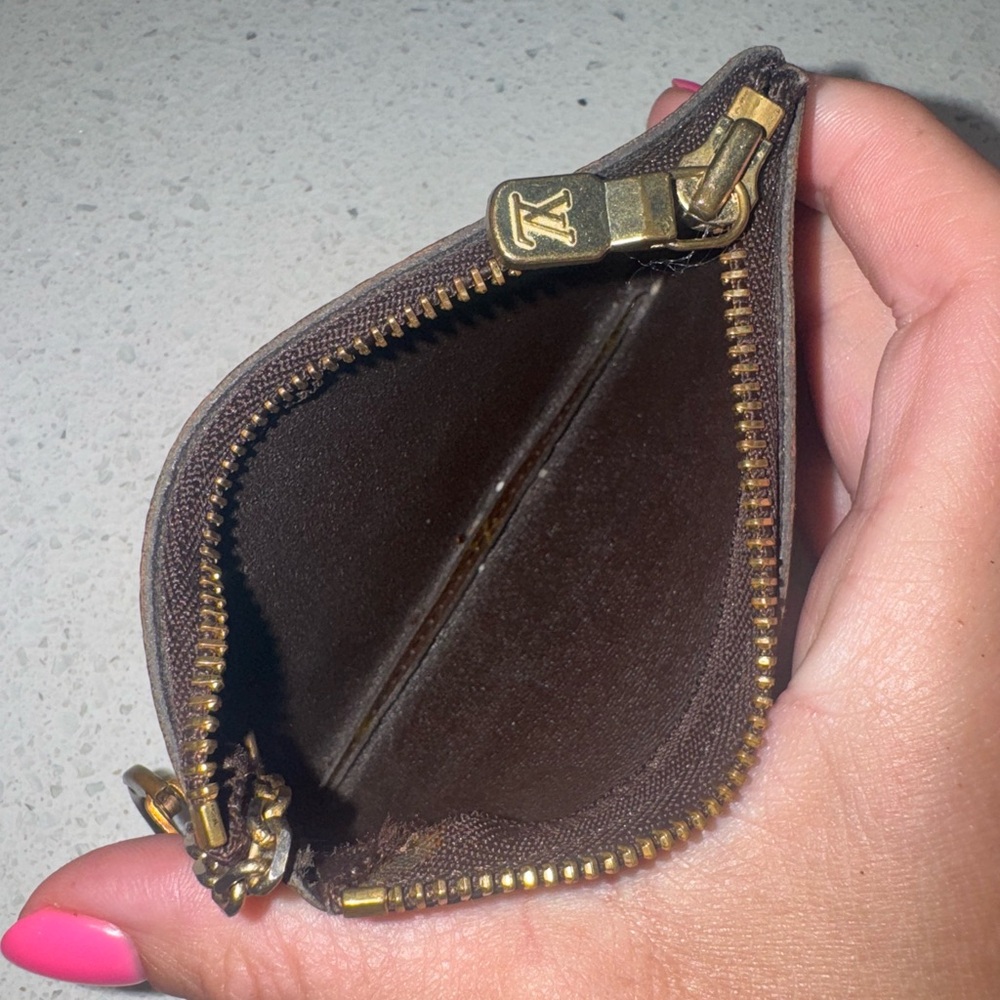 Louis Vuitton LV Monogram Key Pouch / Clés – Authentic – Replaced Chain - Picture 12 of 13